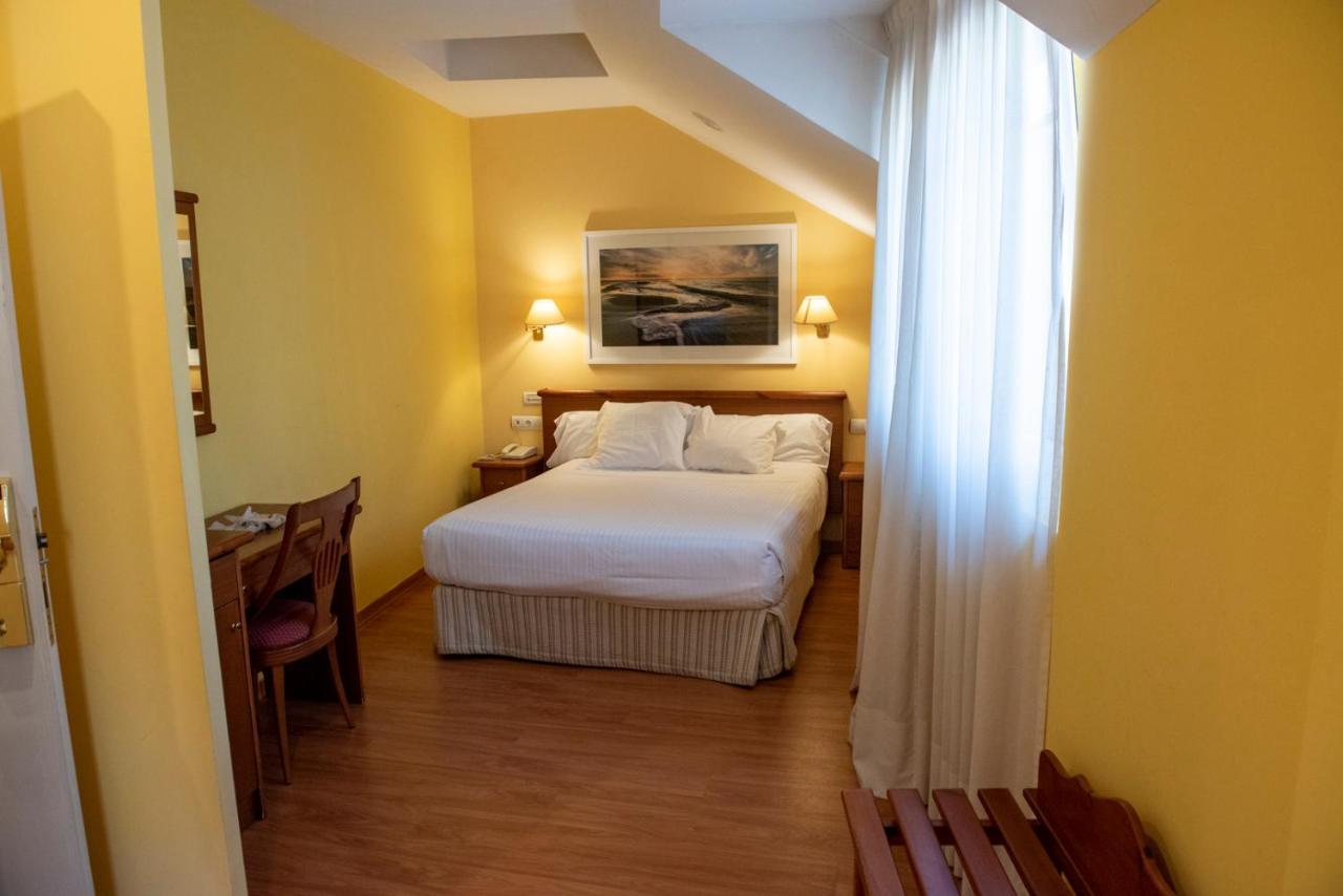 סן ויסנטה דה לה ברקרה Hotel Faro De San Vicente מראה חיצוני תמונה
