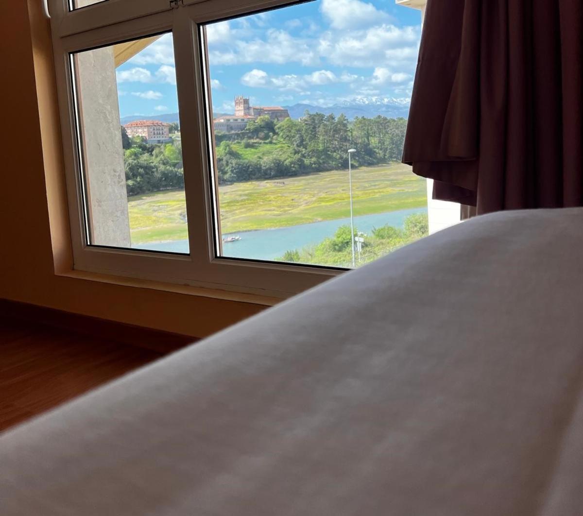 סן ויסנטה דה לה ברקרה Hotel Faro De San Vicente מראה חיצוני תמונה